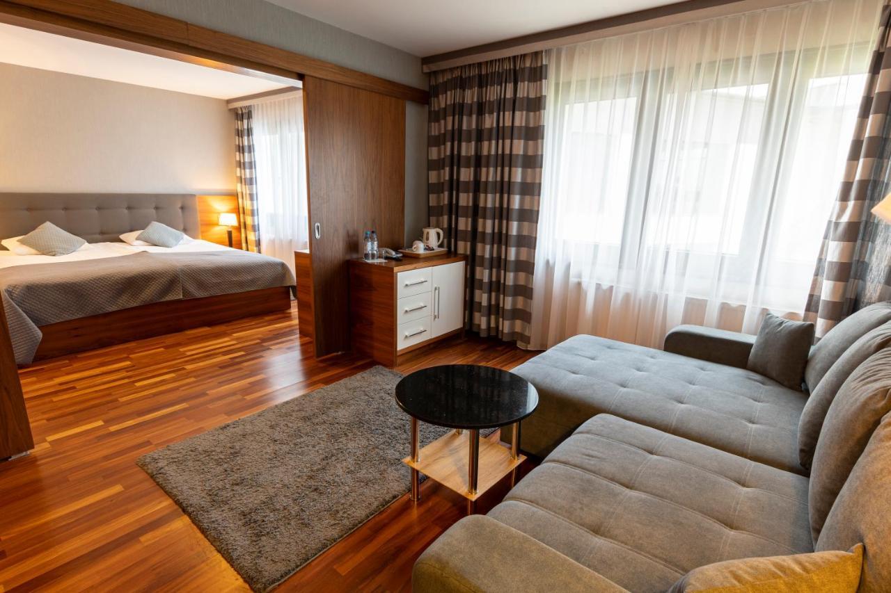 Omega Hotel Ольштын Экстерьер фото